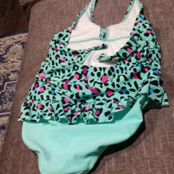 5 For 25.00/Girls 1Swimsuit,EUC,Clean - Picture 3 of 6